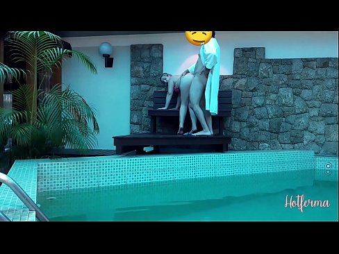 ❤️ Patron hizmetçiyi havuza davet eder ama bir sıcağa dayanamaz ️❌ Sadece porno tr.tradeis.top ❌️